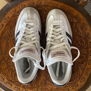 Good condition Adidas Sambas. OG color.